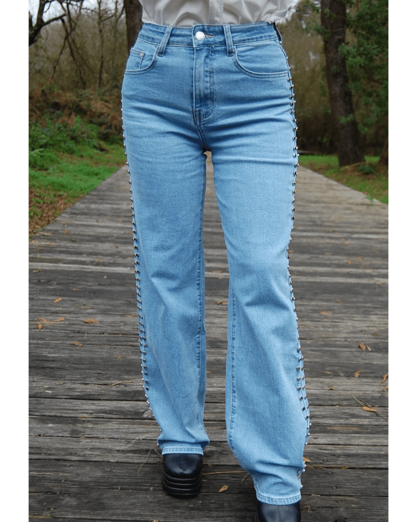 Calças Powerline em ganga wide leg com aplicações laterais vista de frente